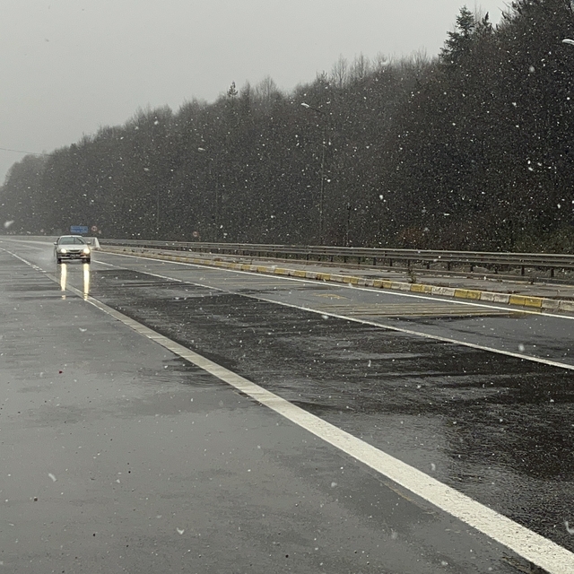 Bolu Dağı geçişinde kar yağışı etkili oluyor