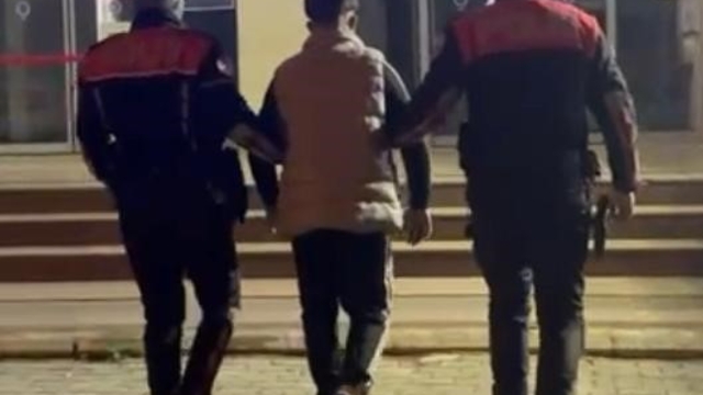 İzmir'de 42 yılla aranan hırsız yakalandı