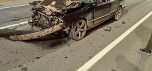 Kazada hurdaya dönen otomobil sürücüsü ağır yaralandı