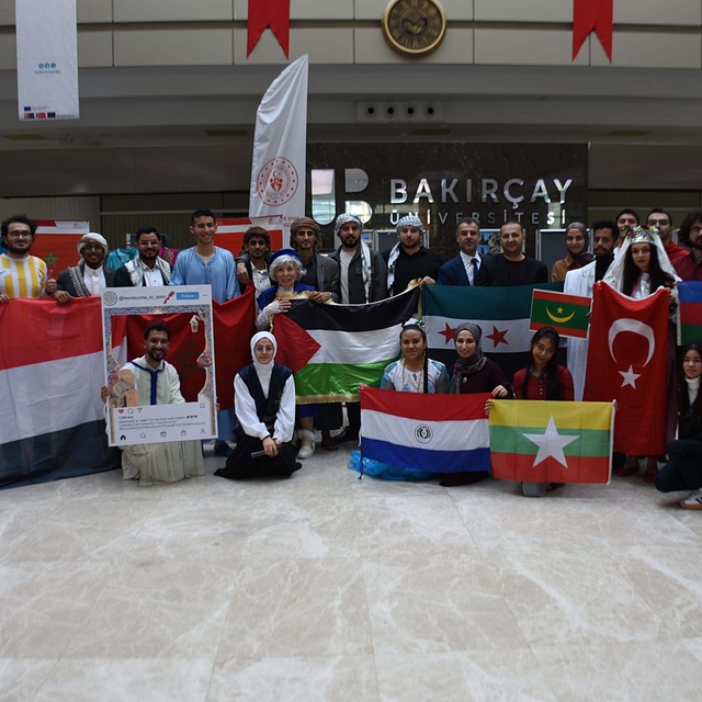 Uluslararası öğrenciler, İzmir'de kültürlerini tanıttı