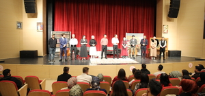 Erciş'te "Bir Adam Yaratmak" adlı tiyatro oyunu sahnelendi