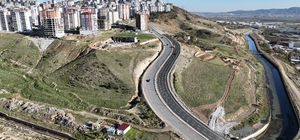 Kahramanmaraş'ta yenilenen bulvar trafiğe açıldı