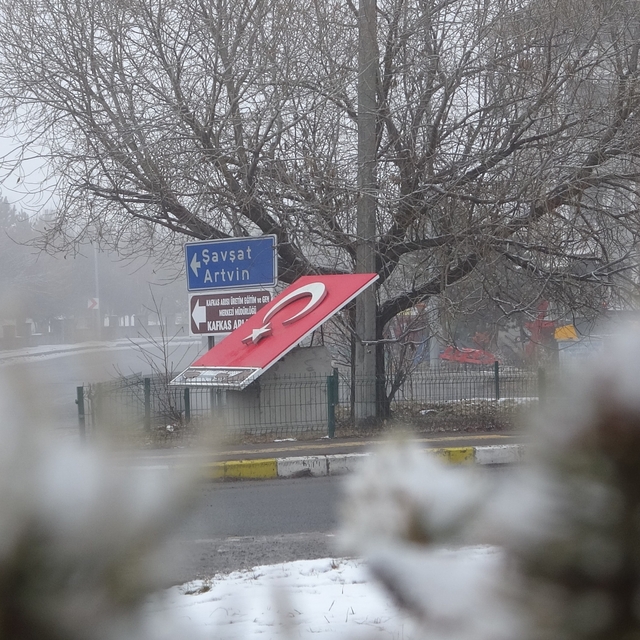 Ardahan eksi 15 dereceyle buz kesti