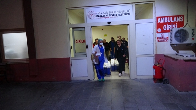 Beyin ölümü gerçekleşen hastanın karaciğer ve iki böbreği bağışlandı
Karaciğer ve bir böbrek Antalya'ya, diğer böbrek ise Konya'ya gönderildi