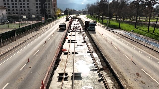 Kocaeli'de Kartepe tramvay hattının ilk rayları döşendi