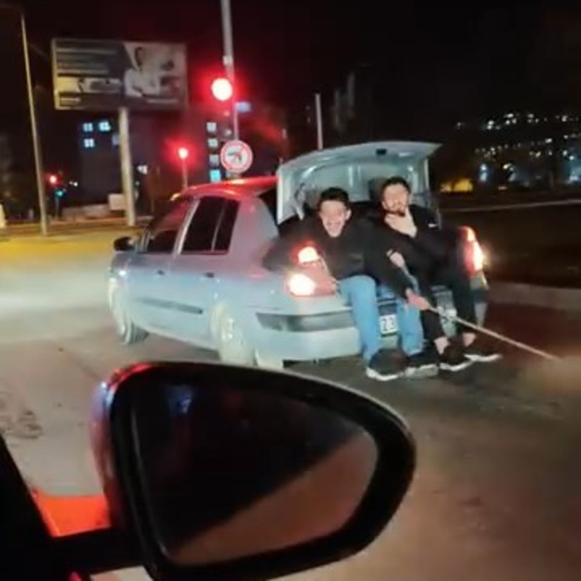 Arızalanan TOFAŞ'ı iple çektiler