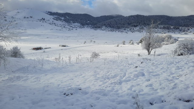 Abant ve çevresindeki yaylalar beyaza büründü