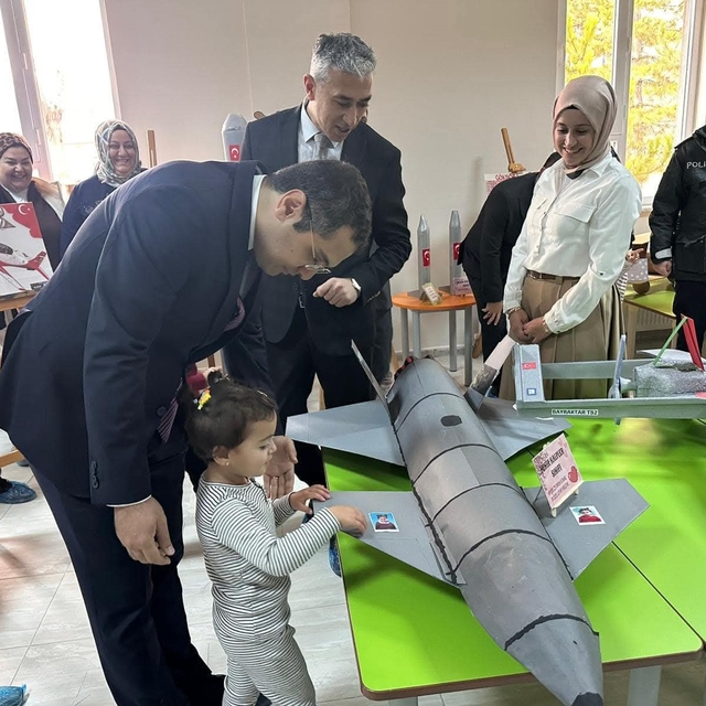 Yerli Malı Haftasında yerli savunma sanayi ürünlerinin maketlerini sergiled...