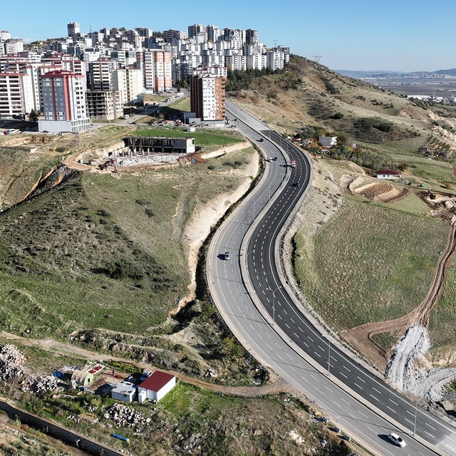 Kahramanmaraş'ta yenilenen bulvar trafiğe açıldı