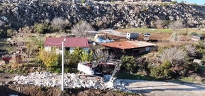 Başkan Kepenek; "Hemşehrilerimizin yaşam alanlarını güzelleştirmek için çalışmaya devam ediyoruz"
Honaz Belediyesi Emirazizli Mahallesi’nde çevre düzenleme çalışmaları tüm hızıyla devam ediyor