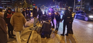 Direksiyon kontrolüne kaybeden motosiklet sürücüsü yön tabelasına çarptı; 2 yaralı