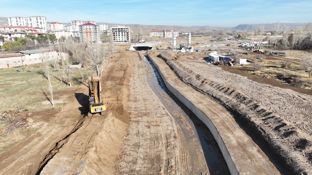 Sivas 4 Eylül Barajı mansap düzenlemesi çalışmaları sürüyor