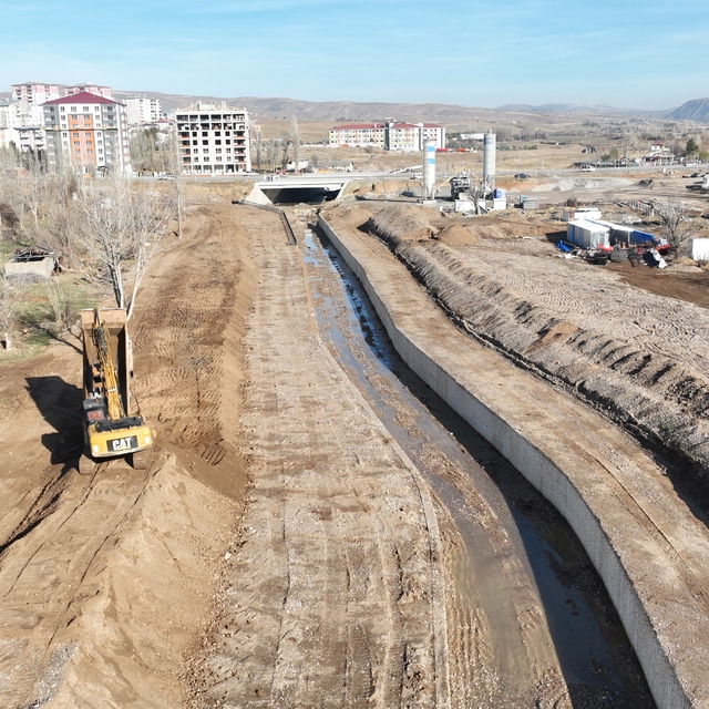 Sivas 4 Eylül Barajı mansap düzenlemesi çalışmaları sürüyor