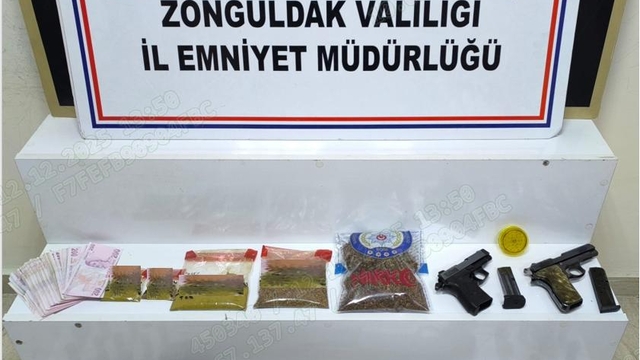 2 sevgili uyuşturucu ile yakalanınca soruşturma genişledi; 5 tutuklama