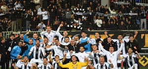 Altay evinde 3'te 3 peşinde