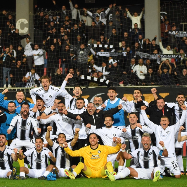 Altay evinde 3'te 3 peşinde