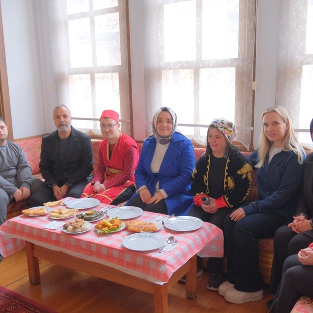 Engelli öğrenciler unutulmaz bir gün yaşadı
Engelsiz yaşam merkezinde Yerli...