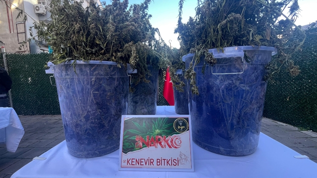 İzmir'de tek operasyonda 3 milyon uyuşturucu hap ele geçti: 46 tutuklama