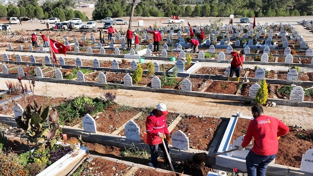 Kahramanmaraş'ta mezarlıklarda düzenleme