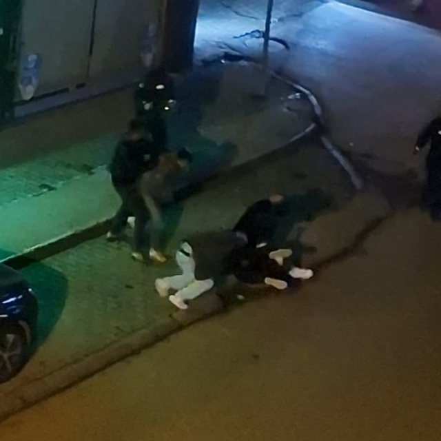 Bolu'da iki grup arasındaki kavga kamerada; bekçilerden biber gazlı müdahal...