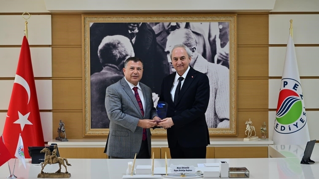 Kepez Belediyesi'ne SGK'dan teşekkür plaketi
Kocagöz: "SGK primlerimizi düzenli ödüyoruz"