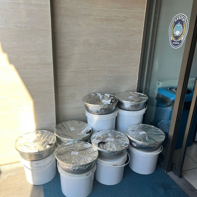 Otobüs bagajında satılmak üzere gönderilen yaprak, lahana sarma ve dolmalar...