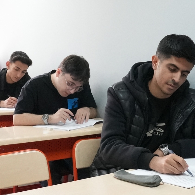 Elazığ'da 9 bin öğrenci sınavda ter döktü
Elazığ'da YKS öğrencilerine ücret...