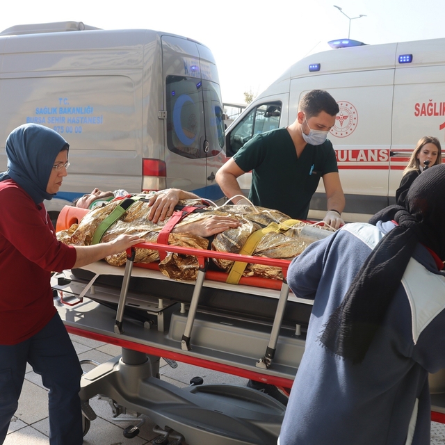Bursa Şehir Hastanesi'nde gerçeğini aratmayan deprem ve yangın tatbikatı
Sa...
