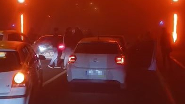 Mardin'de trafikte yol verme kavgası kamerada: 2 yaralı