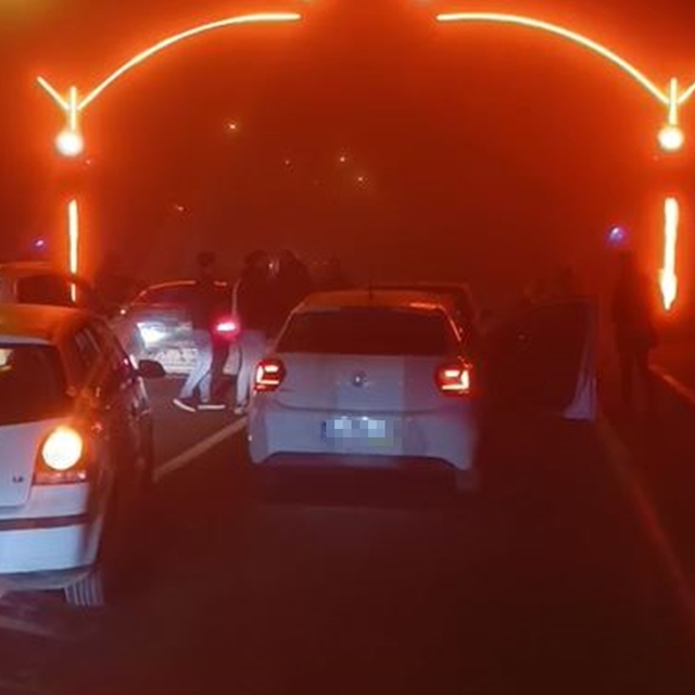 Mardin'de trafikte yol verme kavgası kamerada: 2 yaralı