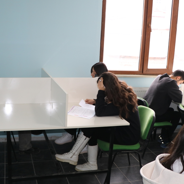 Hakkari'de öğrenciler, ücretsiz kurslarla sınavlara hazırlanıyor