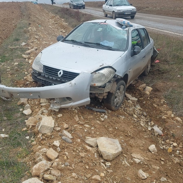 Tokat'ta savrulan otomobildeki çift yaralandı
