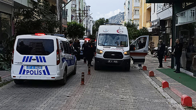 Antalya'da bıçaklı kavgada 1 kişi yaralandı