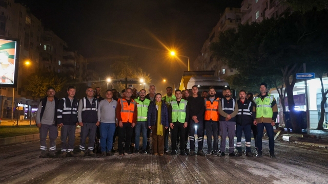 100. Yıl Bulvarı'nda asfalt çalışmasının ilk etabı tamamlandı
24 saatte asfalt söküldü, yeni asfalt serildi