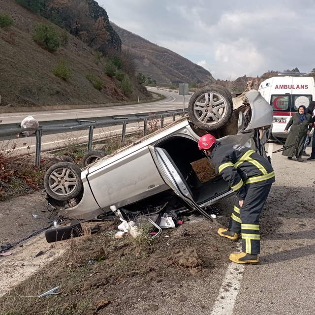 Tokat'ta kontrolden çıkan otomobil ters döndü: 5 yaralı