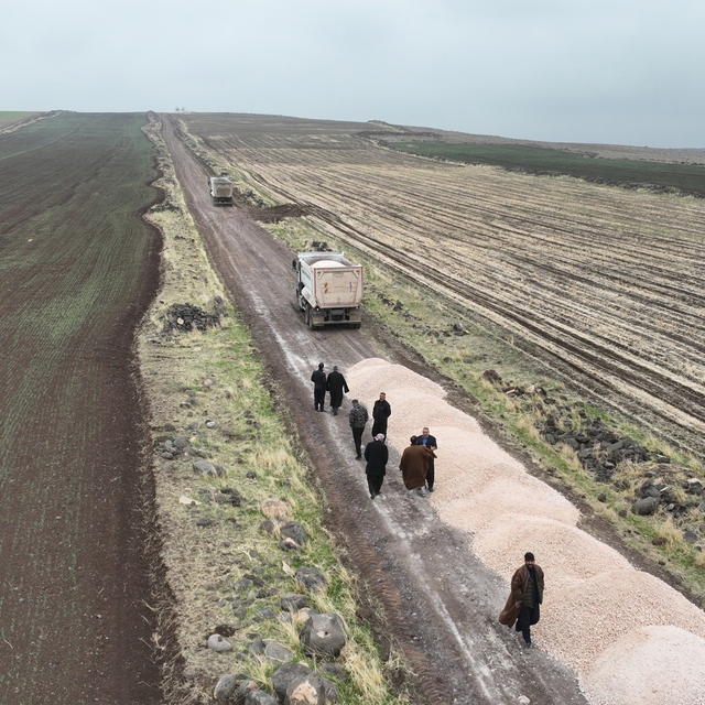 Siverek kırsalındaki yolları büyükşehir yapıyor