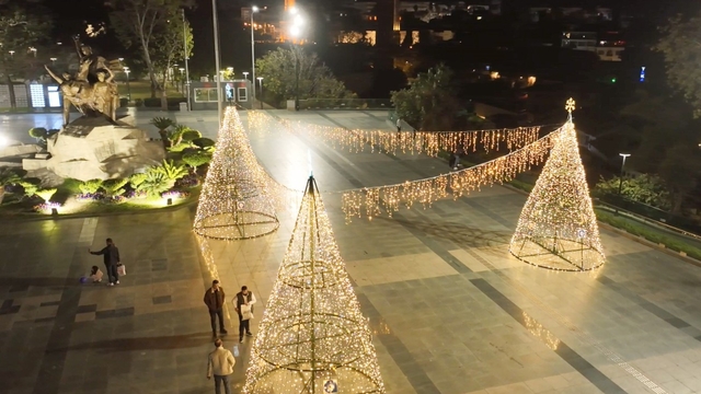 Antalya'yı yeni yıl heyecanı sardı
Belediyenin yılbaşına özel süslemeleri kentin dört bir yanını süsleyecek