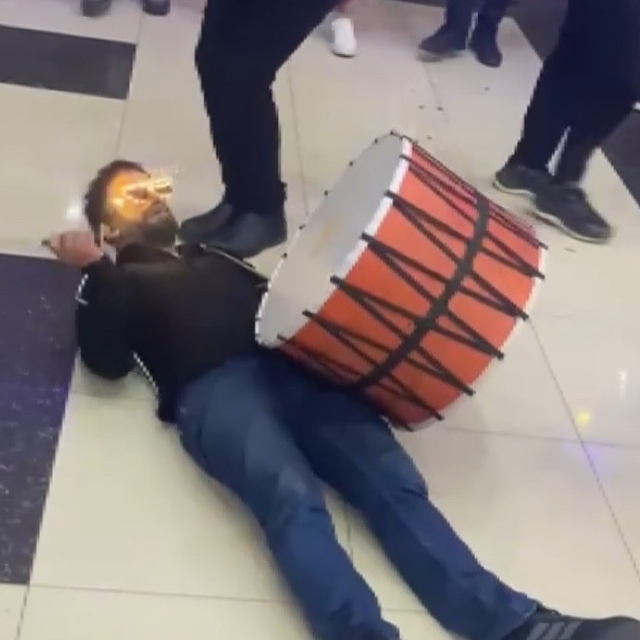 Elazığ'da düğünde davulcu performansı