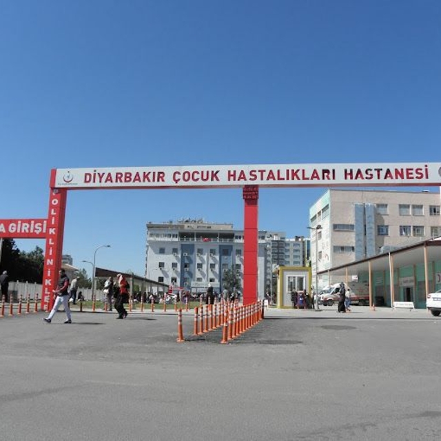 Diyarbakır Çocuk Hastalıkları Hastanesi'nde polikliniklerin kapasitesi geni...