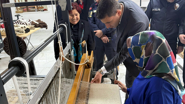 Kaymakam Akar, Boyalı Fengere Kadın Eli Tarımsal Kalkınma Kooperatifi'ni ziyaret etti