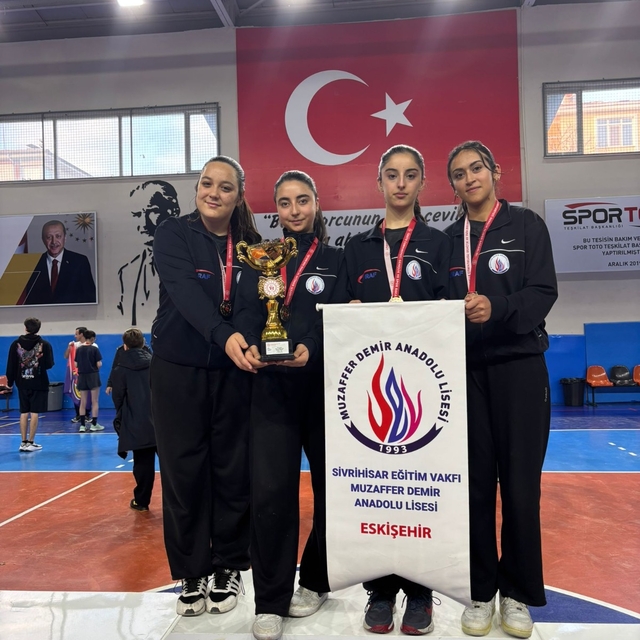 Sivrihisar'da lise öğrencileri masa tenisinde il şampiyonu oldu