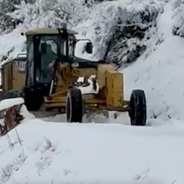 Erzincan'da 12 köy yolu, kardan kapandı