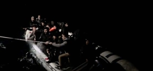 Arızalanan lastik bottaki 29 kaçak göçmen kurtarıldı, 2 organizatör gözaltına alındı