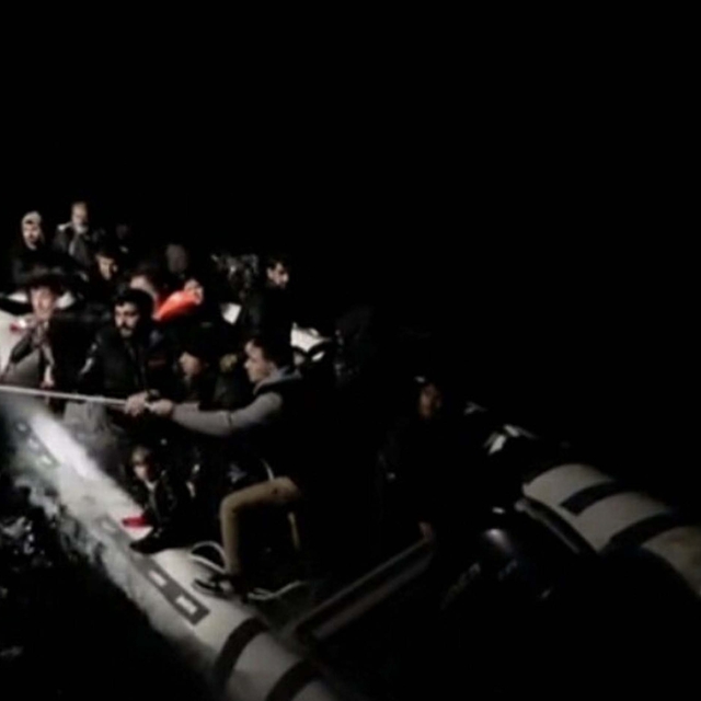 Arızalanan lastik bottaki 29 kaçak göçmen kurtarıldı, 2 organizatör gözaltı...