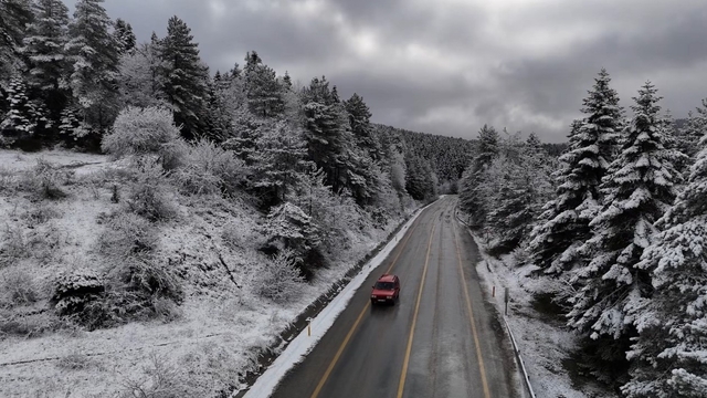 Karabük'te kar manzaraları dronla görüntülendi