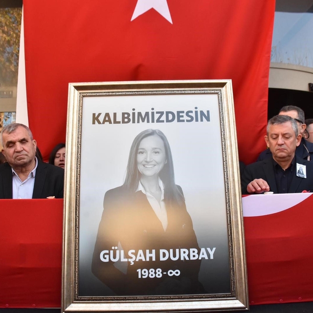 Şehzadeler Belediye Başkanı Gülşah Durbay için belediye önünde tören