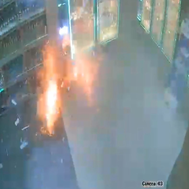 Diyarbakır'da markete patlayıcı madde atıp kaçan 2 şüpheli yakalandı