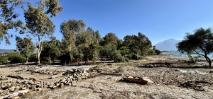 Fethiye sahilinde imara aykırı yapıların yıkımı sürüyor