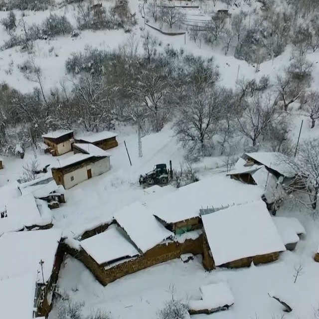 Erzincan'da kar ve tipi ulaşımı olumsuz etkiledi: 12 köy yolu kapandı