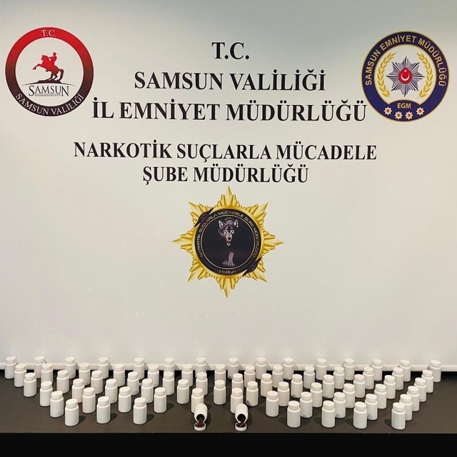 Samsun'da uyuşturucu operasyonu: 3 bin 920 adet sentetik ecza hap ele geçir...